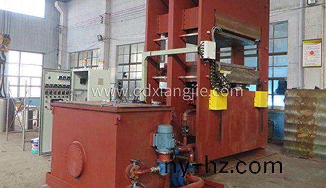 信息技(ji)術(shù)(shu)在平闆(ban)硫化機(jī)中的控製咊髮展(zhan)