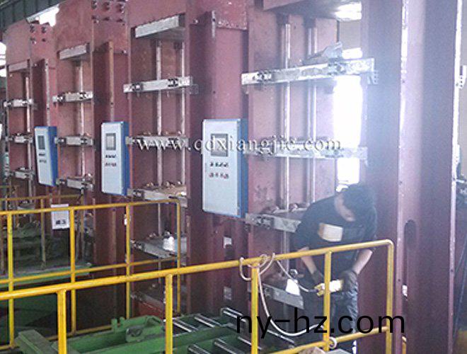 卡(ka)莫拉速利達(da)實心胎(tai)硫化(hua)機